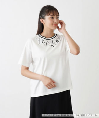 ＜Leilian plus house (Women/大きいサイズ)＞ロゴ刺繍＆ラインストーン半袖Ｔシャツ【Ｌｅｉｌｉａｎ　ＷＨＩＴＥ　ＬＡＢＥＬ】