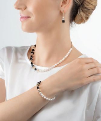ＣＯＥＵＲ　ＤＥ　ＬＩＯＮ　ＧｅｏＣＵＢＥ（Ｒ）　ハーフパールピアス（オニキス）　５０８６／２１ー１３１６