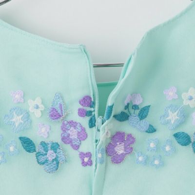 フラワー総刺繍ワンピース　７１５１３５１
