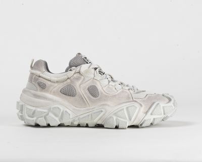 ダメージ加工スニーカー ｂｏｌｚｔｅｒ ｔｕｍｂｌｅｄ 三越伊勢丹オンラインストア 公式