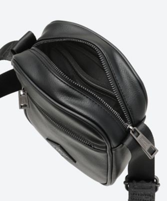 ブラック 斜め掛けショルダーバック FM3741．000