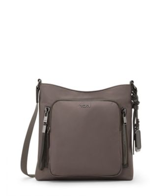 ＜TUMI＞ＶＯＹＡＧＥＵＲ　「テイラー」クロスボディ　０１９６６１６ＭＮＫ
