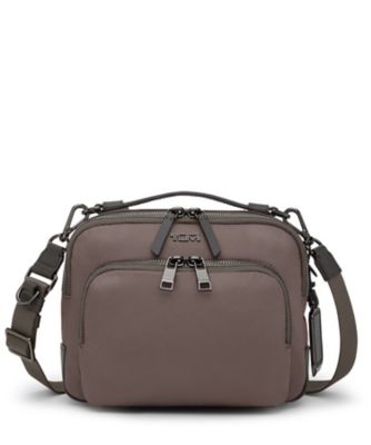 ＜TUMI＞ＶＯＹＡＧＥＵＲ　「テガン」クロスボディ　０１９６６９２ＭＮＫ