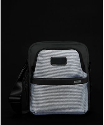 TUMI ALPHA（アルファ） ミディアム・クロスボディ | TUMI