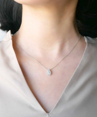 ヴァンドーム青山　k18wg　ドロップ オブ ガーランド ネックレス 0.12装飾ダイヤモンド