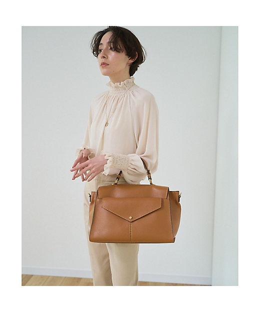 ◇ フラップステッチショルダーM バッグ | ANAYI/アナイ | 三越 ◇ フラップステッチショルダーM バッグ | ANAYI/アナイ | 三越