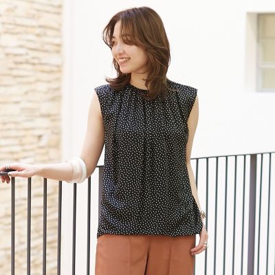ランダムドットプリント　ノースリーブブラウス