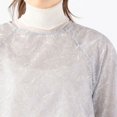 フラワーエンブロイダリー　クルーネックブラウス