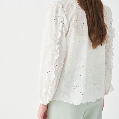 ボイルフラワーエンブロイダリー ラッフルブラウス | maison