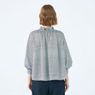 【極美品】TOMORROWLAND モノグラムプリント フリルネックブラウス モノグラムプリント フリルネックブラウス | maison TOMORROWLAND