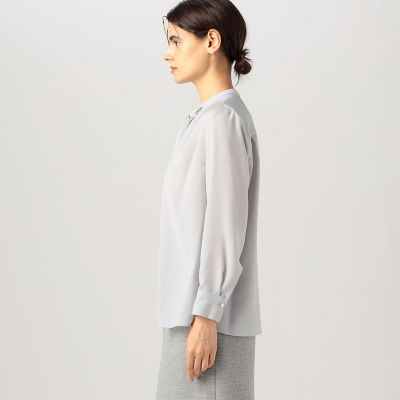 YA　TOMORROWLAND スムースサテン ストリングネックブラウス スムースサテン ストリングネックブラウス | maison TOMORROWLAND