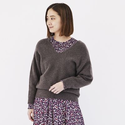 ウールナイロンカシミヤブークレー　Ｖネックプルオーバー