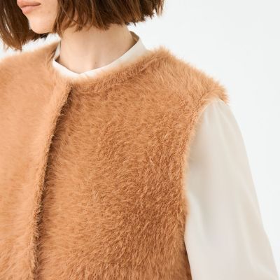 美品　未使用品に近い　TOMORROWLAND フェザーヤーン ペプラムベスト 美品 未使用品に近い TOMORROWLAND フェザーヤーン ペプラム