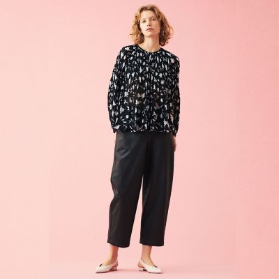 フェイクレザー　クロップドパンツ