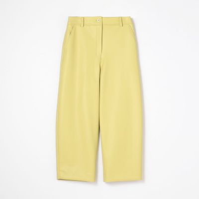 フェイクレザー　クロップドパンツ