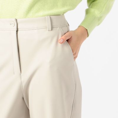 フェイクレザー　クロップドパンツ