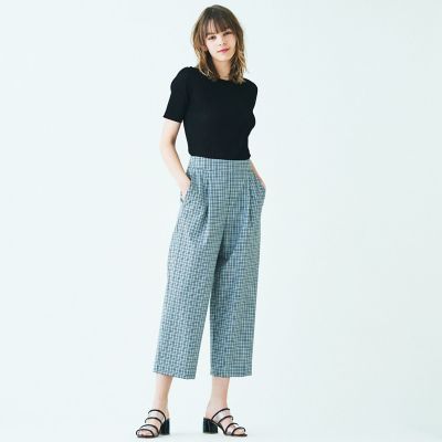 ポリエステルレーヨン　フロントタッククロップドパンツ
