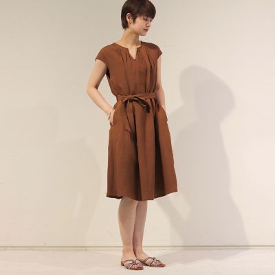＜maison TOMORROWLAND＞レーヨンリネン　ベルテッドタックワンピース
