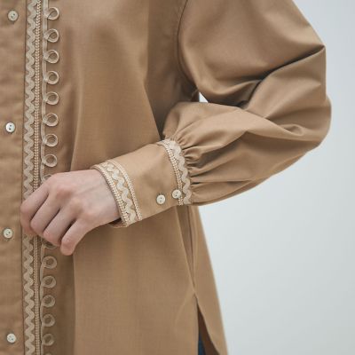 【極美品】TOMORROWLANDコットンエンブロイダリー スタンドカラーシャツ コットンエンブロイダリー スタンドカラーシャツ｜トゥモローランド