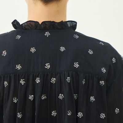 スパングルドットエンブロイダリー フリルブラウス | maison