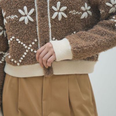 ムートンエンブロイダリー クルーネックカーディガン | maison