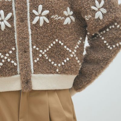 ムートンエンブロイダリー クルーネックカーディガン | maison