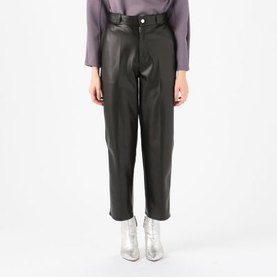 フェイクレザー　テーパードクロップドパンツ