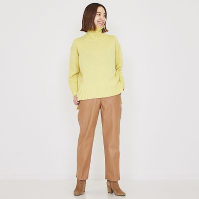 フェイクレザー　テーパードクロップドパンツ