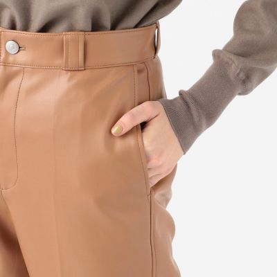 フェイクレザー　テーパードクロップドパンツ