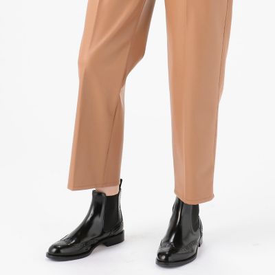 フェイクレザー　テーパードクロップドパンツ