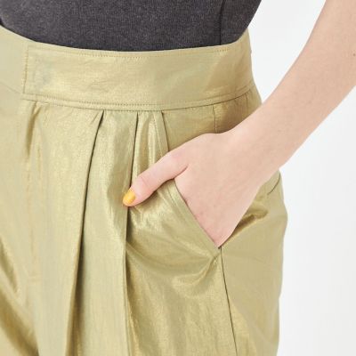 ホイルプリント　タックテーパードパンツ