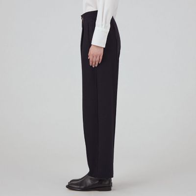 圧縮ニット　タックストレートパンツ