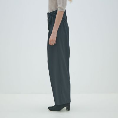 ポリエステルウールストレッチ タックワイドパンツ | maison
