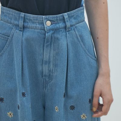 ボタニカルエンブロイダリーデニム タックワイドパンツ | maison