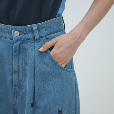 ボタニカルエンブロイダリーデニム タックワイドパンツ | maison