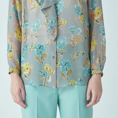 リンズフラワープリント ボウタイブラウス | maison TOMORROWLAND