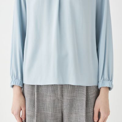 ウォッシャブルサテン スタンドギャザーカラーブラウス | maison