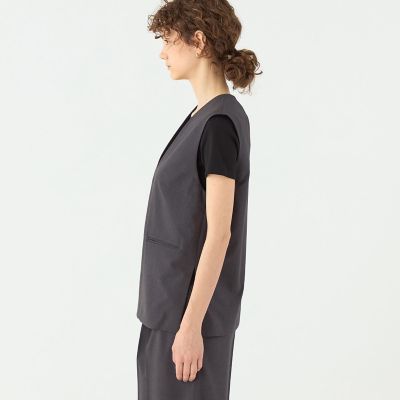 【予約商品７月中旬以降順次お届け】エクストラファインポリエステルトロピカル　Ｖネックトップス