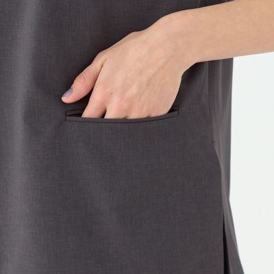 【予約商品７月中旬以降順次お届け】エクストラファインポリエステルトロピカル　Ｖネックトップス