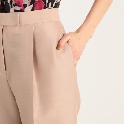 ウールシルクタッサー　フロントタックテーパードパンツ