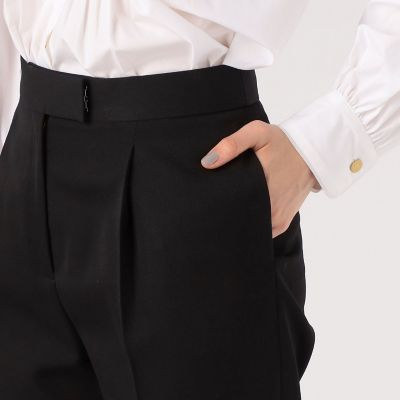 ウーステッドウールギャバジン　タックテーパードパンツ