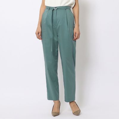 コットンポリエステル　フロントタックテーパードパンツ