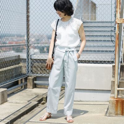 ＜maison TOMORROWLAND＞コットンダブルサテン　アシンメトリーベルテッドパンツ