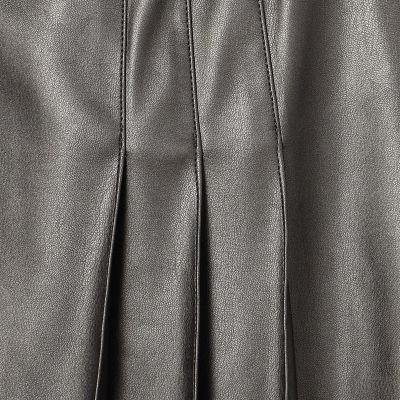 ロイヤルレザーライククロス　アシンメトリープリーツスカート