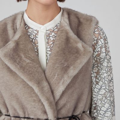 フェイクミンク ベルテッドジレ | maison TOMORROWLAND/メゾン