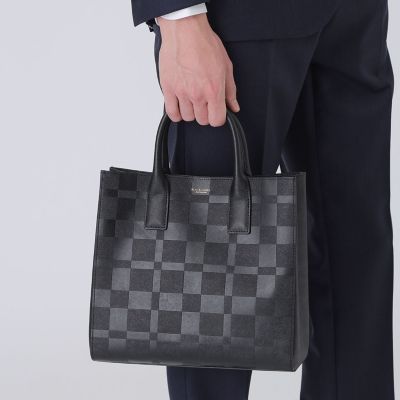 エンボスチェックスクエアドライビングトート | BLACK LABEL