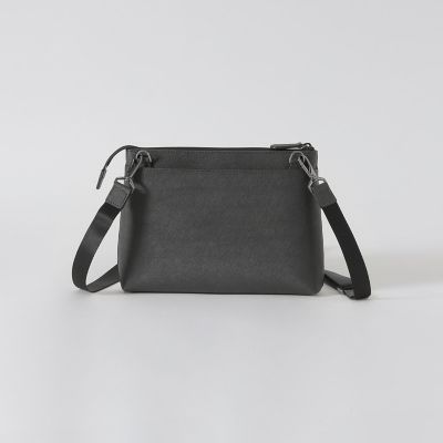 エンボスチェックスクウェアサコッシュ | BLACK LABEL CRESTBRIDGE