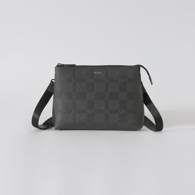 【ブラック　レーベル】極美品　ボディバッグ　チェック柄　レザー　黒 エンボスチェックスクウェアサコッシュ | BLACK LABEL CRESTBRIDGE