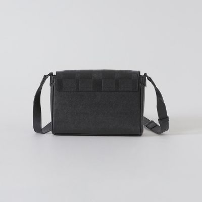 エンボスチェックメッセンジャーバッグ | BLACK LABEL CRESTBRIDGE