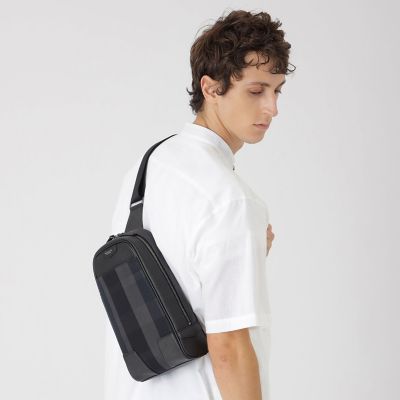 一部店舗限定】トーナルクレストブリッジチェックボディバッグ | BLACK